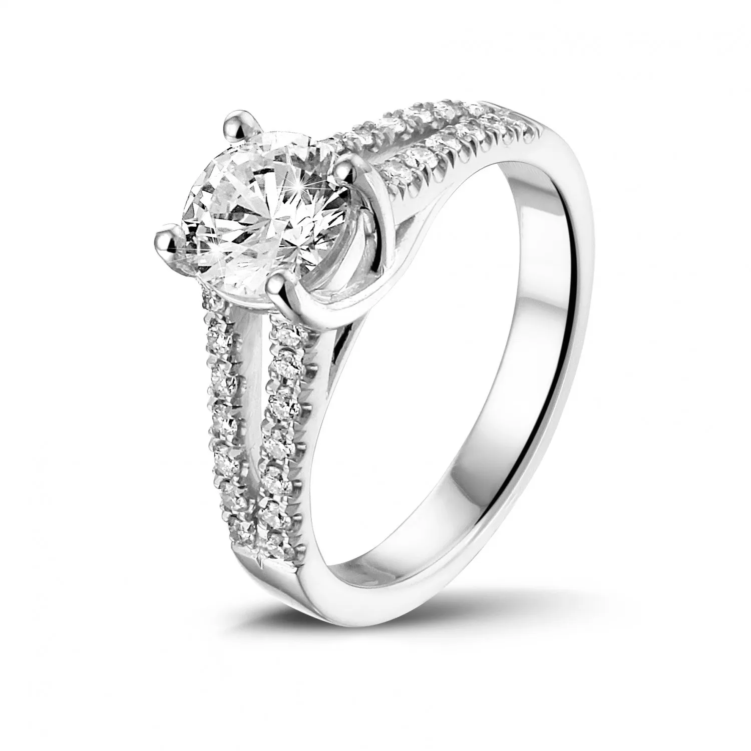 1.00 quilates anillo solitario en platino con diamantes laterales 