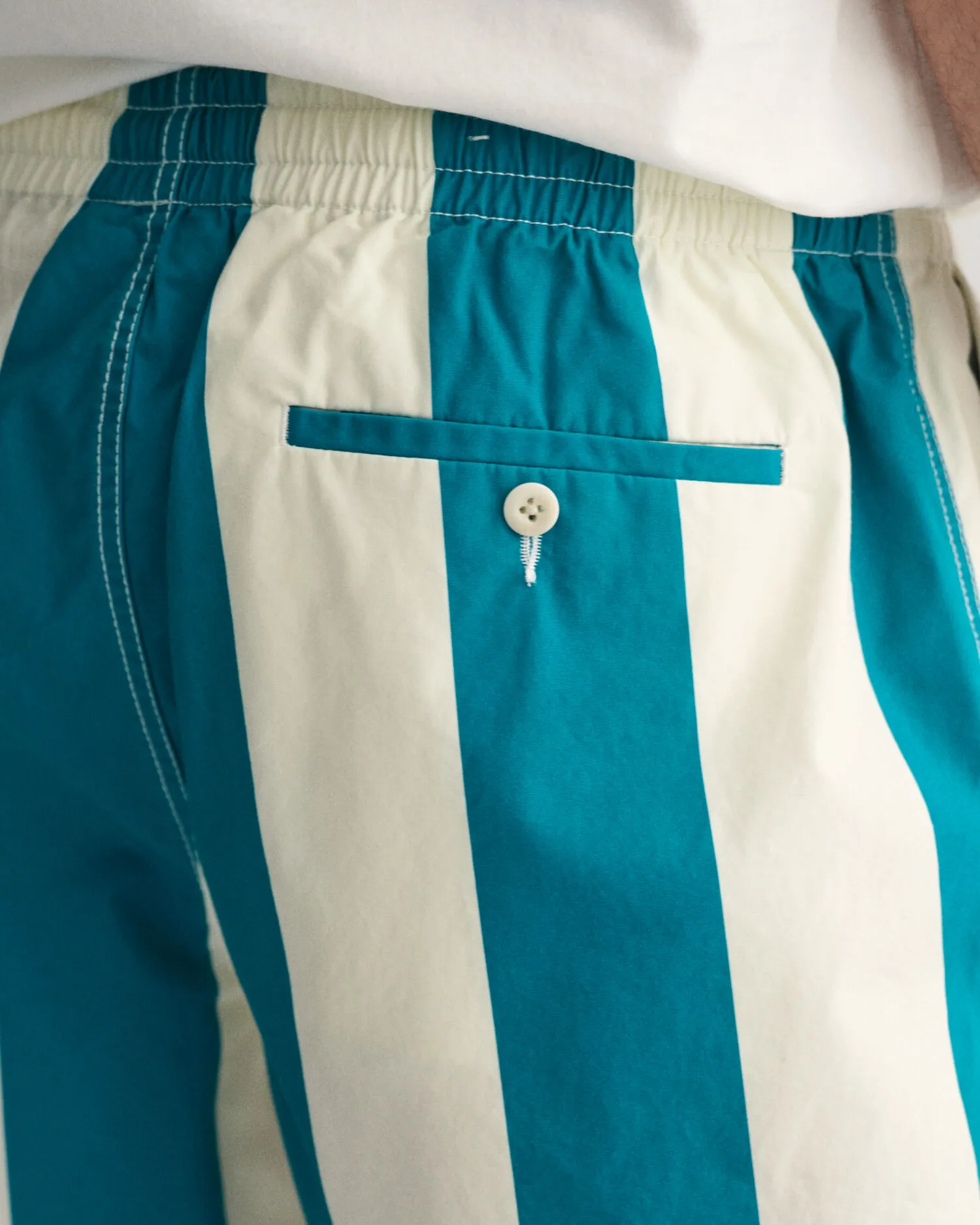 Pantalones cortos de rayas con cordón ajustable